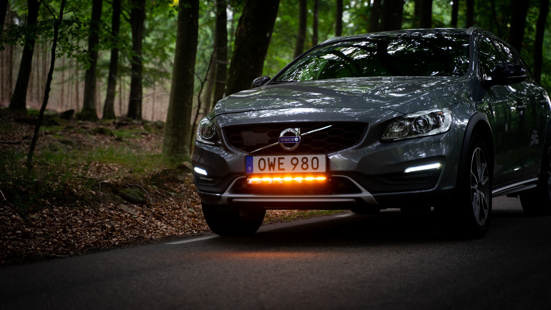 Combined LED bar and warning light Combined LED bar and warning light