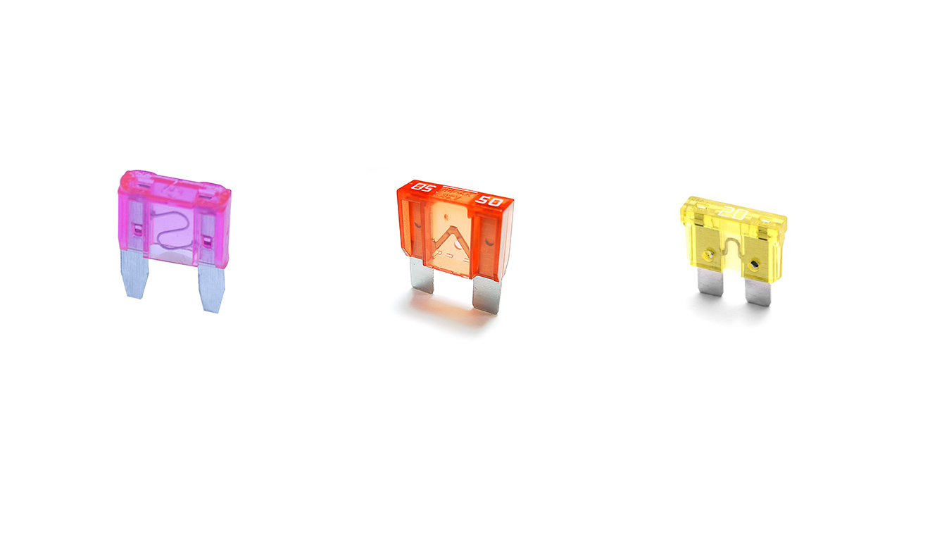Fuses and fuseholders Fuses and fuseholders